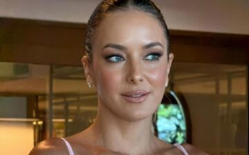 Ticiane Pinheiro acompanha César Tralli no “Melhores do Ano” com look Versace