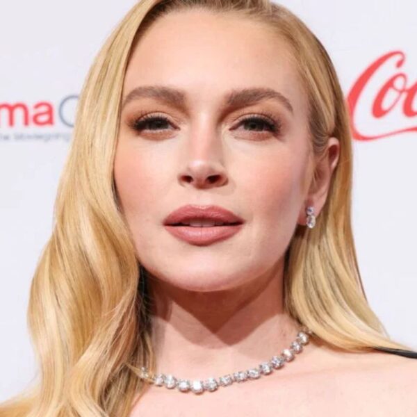 Lindsay Lohan se pronuncia após ataques de mísseis em Dubai