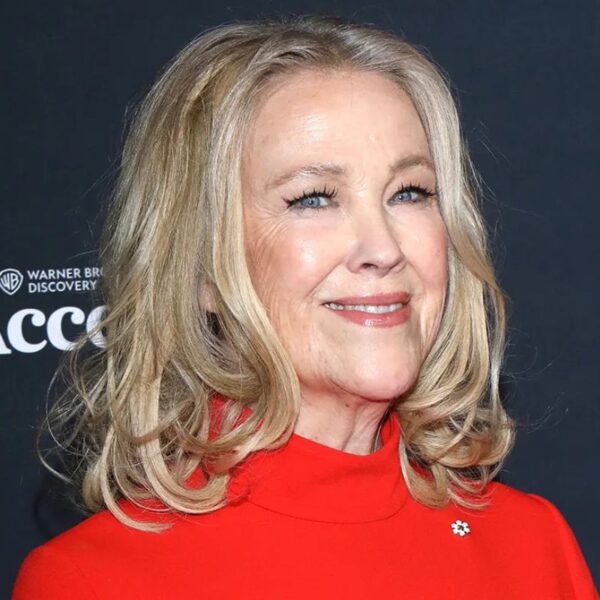 Catherine O’Hara é homenageada com prêmio póstumo no Actor Awards