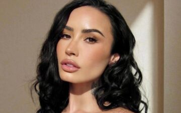 Demi Lovato relembra fase na Disney e diz que viveu adolescência infeliz