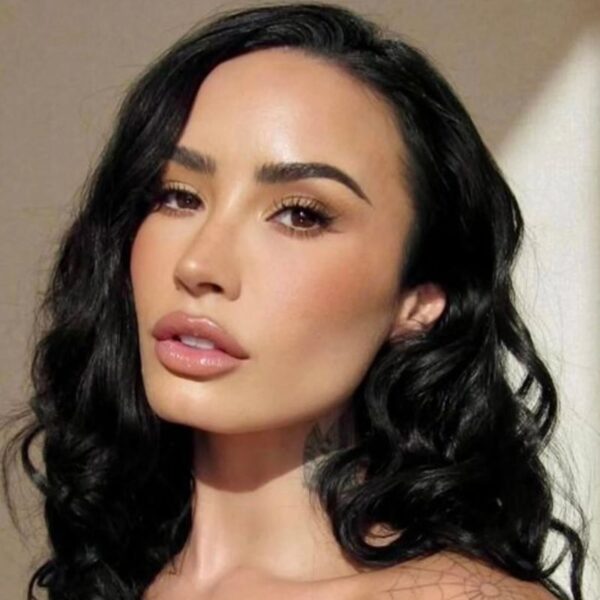 Demi Lovato relembra fase na Disney e diz que viveu adolescência infeliz