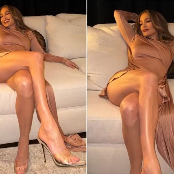 Jennifer Lopez chama atenção com look ousado após apresentação em Las Vegas