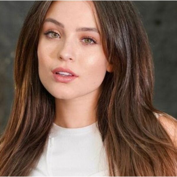 Larissa Manoela compartilha experiência com endometriose