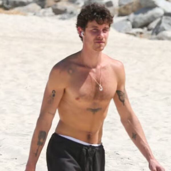 Shawn Mendes curte praia no Rio de Janeiro