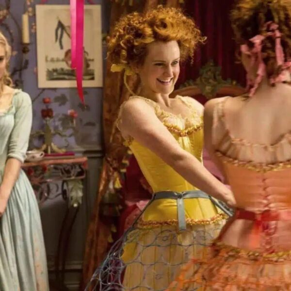 Disney prepara filme sobre meias-irmãs da Cinderela