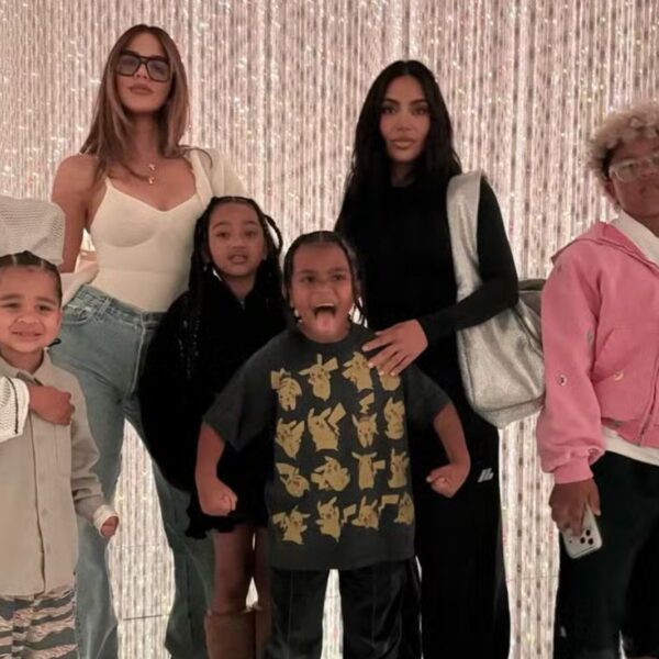 Kim e Khloé Kardashian compartilham viagem ao Japão ao lado dos filhos