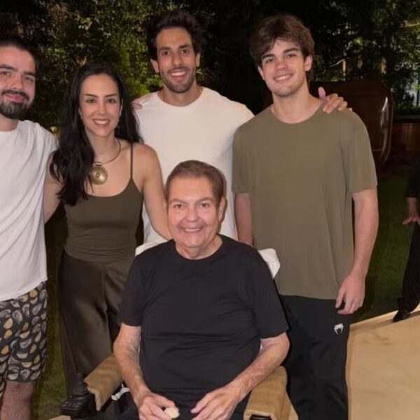 Faustão reaparece em celebração íntima ao lado dos filhos