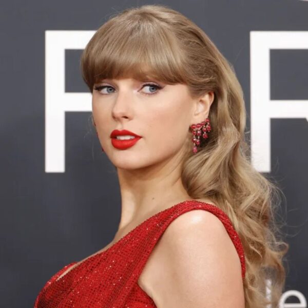 Taylor Swift enfrenta ação judicial por uso de título de álbum