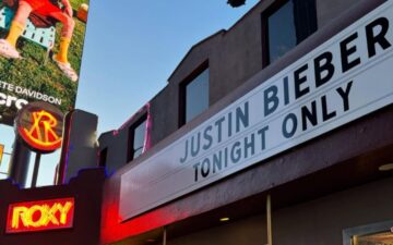 Justin Bieber surpreende fãs com show intimista na Califórnia antes do Coachella