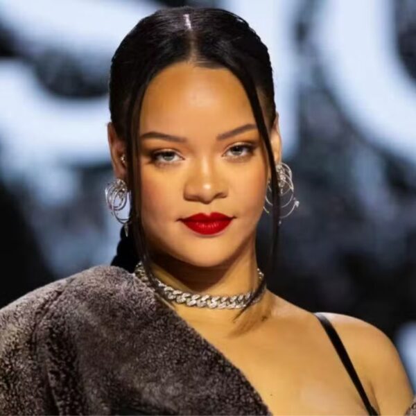 Residência de Rihanna na Califórnia é alvo de disparos