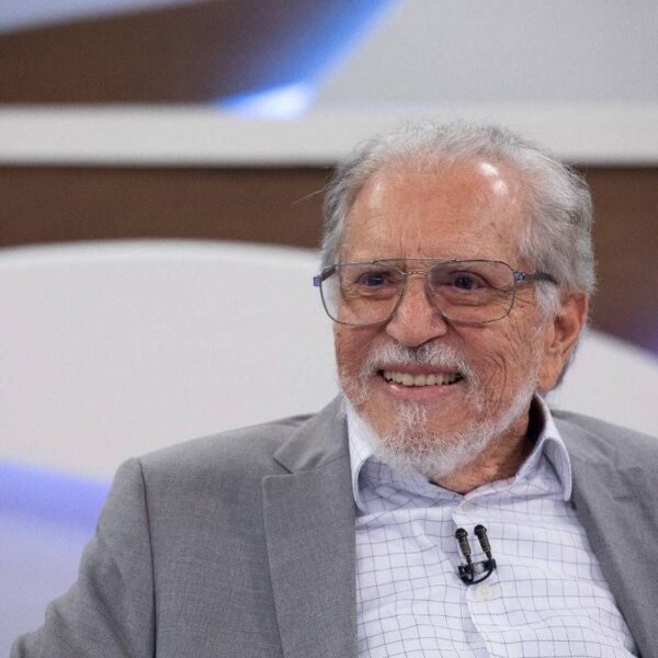 Carlos Alberto de Nóbrega é internado em hospital de São Paulo