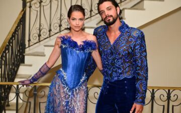 Rodrigo Simas fala sobre relação com Agatha Moreira e explica ausência de cerimônia de casamento