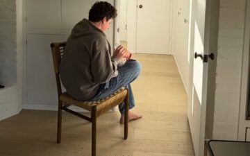 Charlie Puth anuncia nascimento do primeiro filho e compartilha momentos com fãs