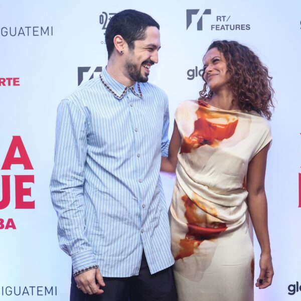 Elenco e diretor apresentam Barba Ensopada de Sangue em noite de pré-estreia no JK Iguatemi