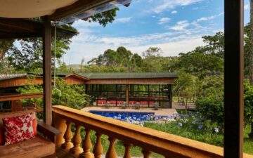 Há lugares que a gente visita. E tem lugares que a gente sente