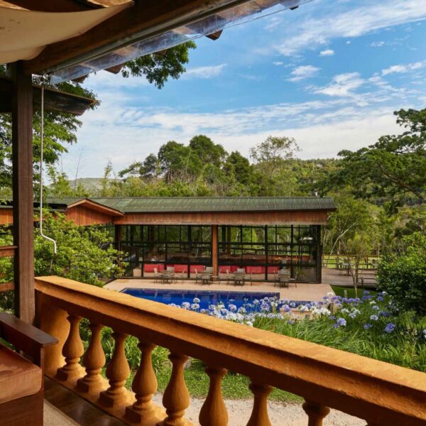 Há lugares que a gente visita. E tem lugares que a gente sente