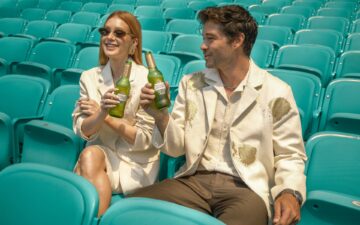 Marina Ruy Barbosa marca presença no Miami Open e brinda ao lado de Chico Lachowski