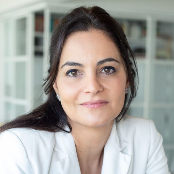 Neve transforma cuidado em experiência no Lollapalooza 2026