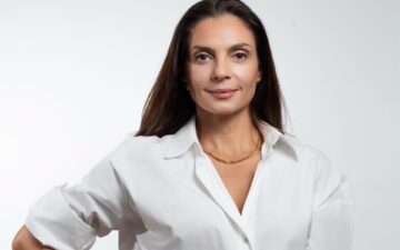 Chris Santiago assume marketing com olhar voltado à experiência e à conexão com a consumidora