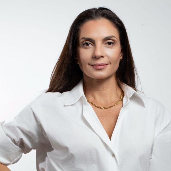 Chris Santiago assume marketing com olhar voltado à experiência e à conexão com a consumidora