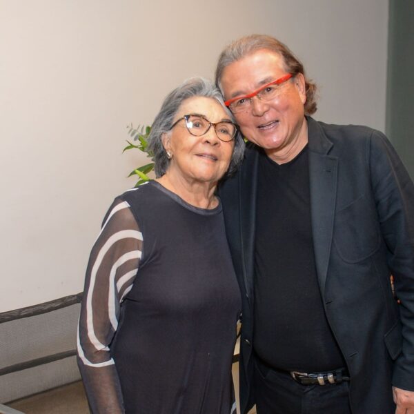 Arte, luz e matéria marcam pré-abertura de nova exposição na Galeria Raquel Arnaud