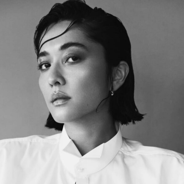 Jacqueline Sato mergulha na nostalgia dos anos 80 em novo longa nacional