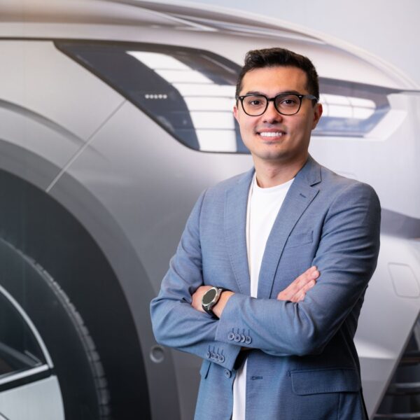 EX30 consolida nova fase da Volvo e reforça conexão com uma geração mais jovem