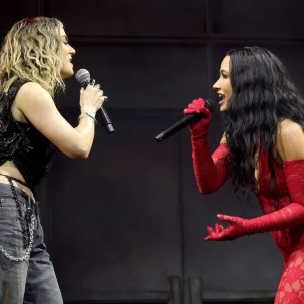 Demi Lovato surpreende fãs com participação de JoJo em show em Nova York