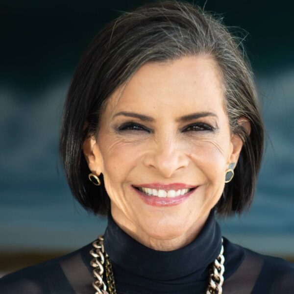 Marina Lima reafirma trajetória autoral em show que celebra 70 anos de vida