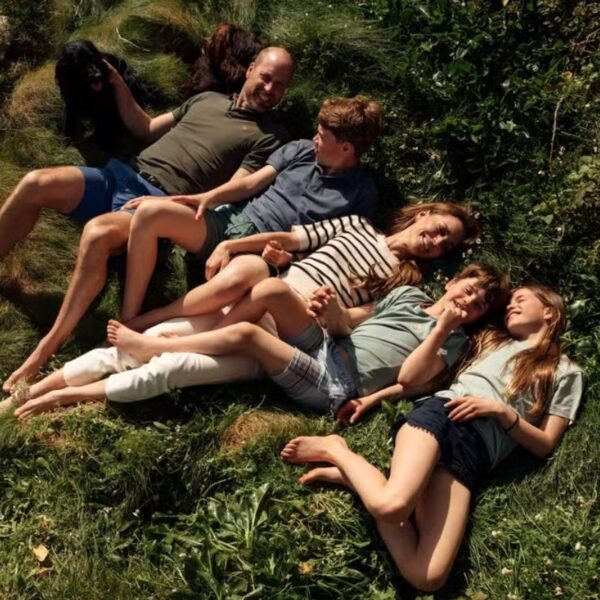 Família real divulga nova imagem para celebrar união de William e Kate