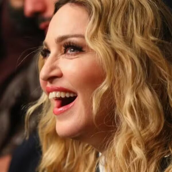 Madonna apaga posts e levanta suspeitas de novo lançamento