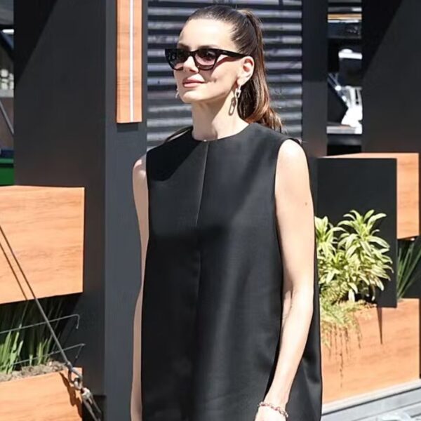 Camila Queiroz aposta em visual de luxo para evento náutico no Rio