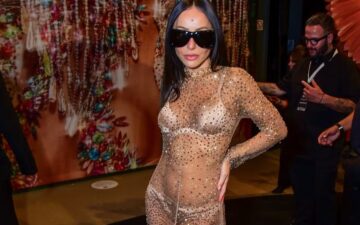 Sabrina Sato aposta em transparência e brilho em desfile no Rio Fashion Week