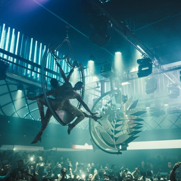 Última noite da temporada marca os 20 anos da Posh Club em Jurerê Internacional