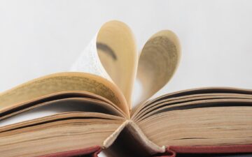 No Dia Mundial do Livro, líderes compartilham leituras que inspiram trajetórias e ampliam o olhar