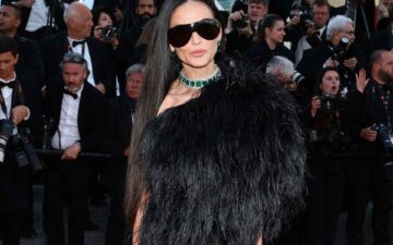 Demi Moore e Sebastian Stan cruzam tapete vermelho de Cannes