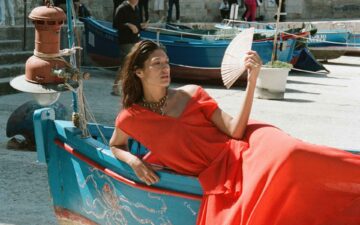 CRIS BARROS traduz o pós-praia italiano em cápsula inspirada no verão europeu