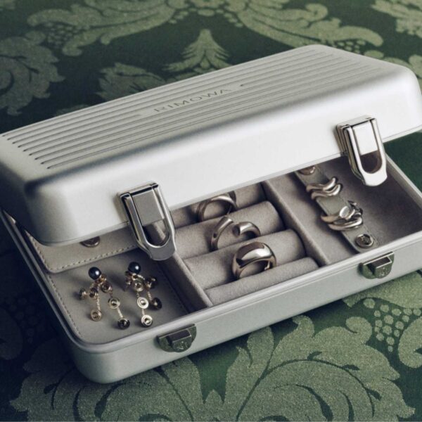 RIMOWA transforma porta-joias em acessório de viagem com design colecionável