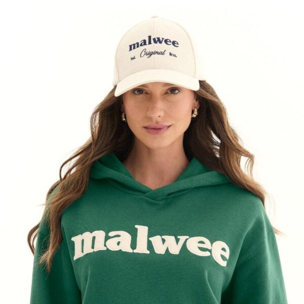 Nostalgia, streetwear e sustentabilidade se encontram em nova cápsula inspirada nos anos 90