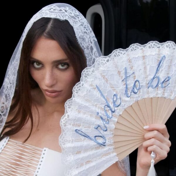 Elisa Zarzur traduz estética bridal com looks que equilibram romantismo, sofisticação e informação de moda