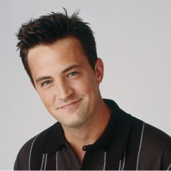 Itens pessoais de Matthew Perry, o Chandler da série Friends, serão leiloados em ação beneficente