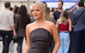 Bella Campos surge com novo visual em desfile de Sasha Meneghel