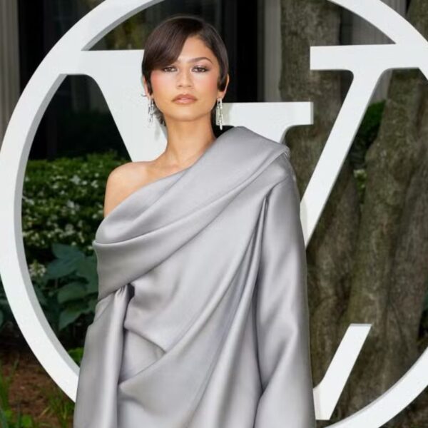Louis Vuitton reúne celebridades em desfile em Nova York