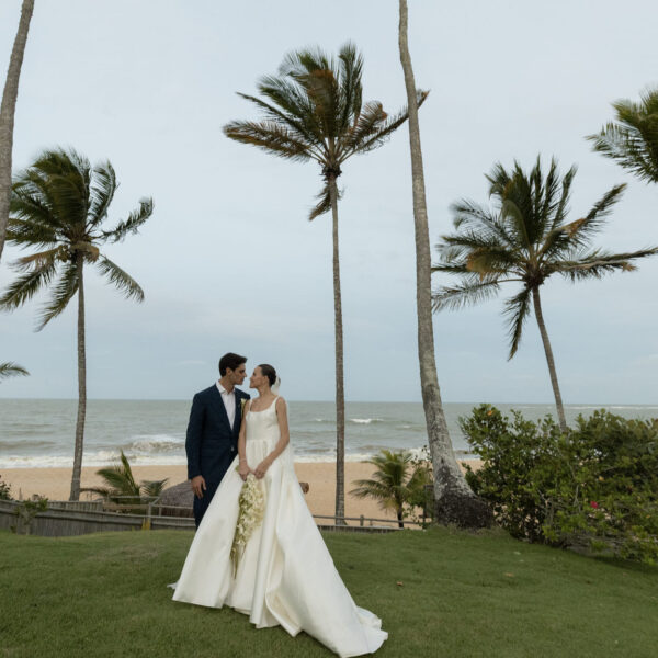 Casamento de Marina Gold em Trancoso une alta-costura, referências baianas e celebração à beira-mar