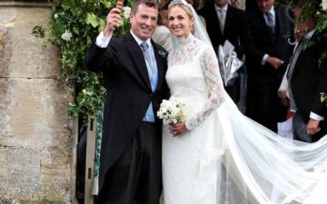 Peter Phillips, neto mais velho da Rainha Elizabeth II, se casa em cerimônia reservada na Inglaterra