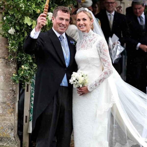 Peter Phillips, neto mais velho da Rainha Elizabeth II, se casa em cerimônia reservada na Inglaterra