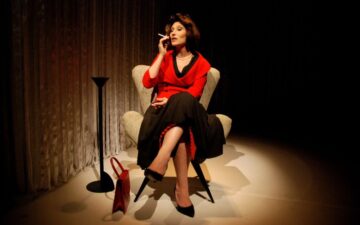 Beth Goulart retorna aos palcos como Clarice Lispector em São Paulo