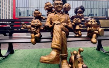 Mauricio de Sousa é homenageado com estátua na Avenida Paulista