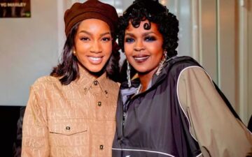 IZA realiza sonho de fã ao conhecer Lauryn Hill nos bastidores