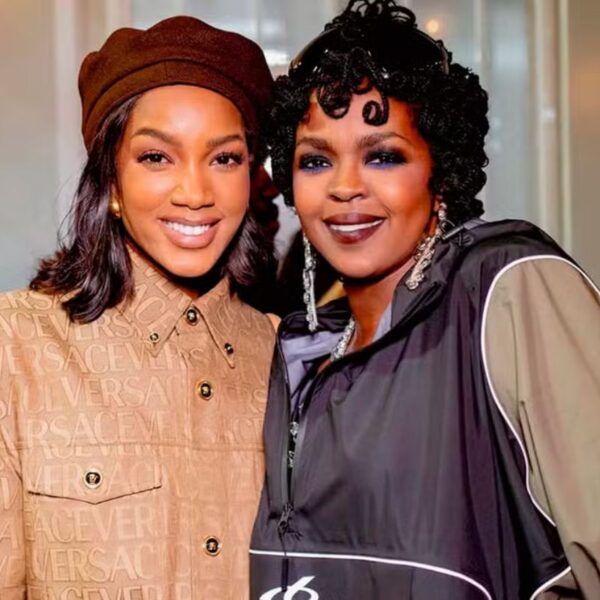 IZA realiza sonho de fã ao conhecer Lauryn Hill nos bastidores